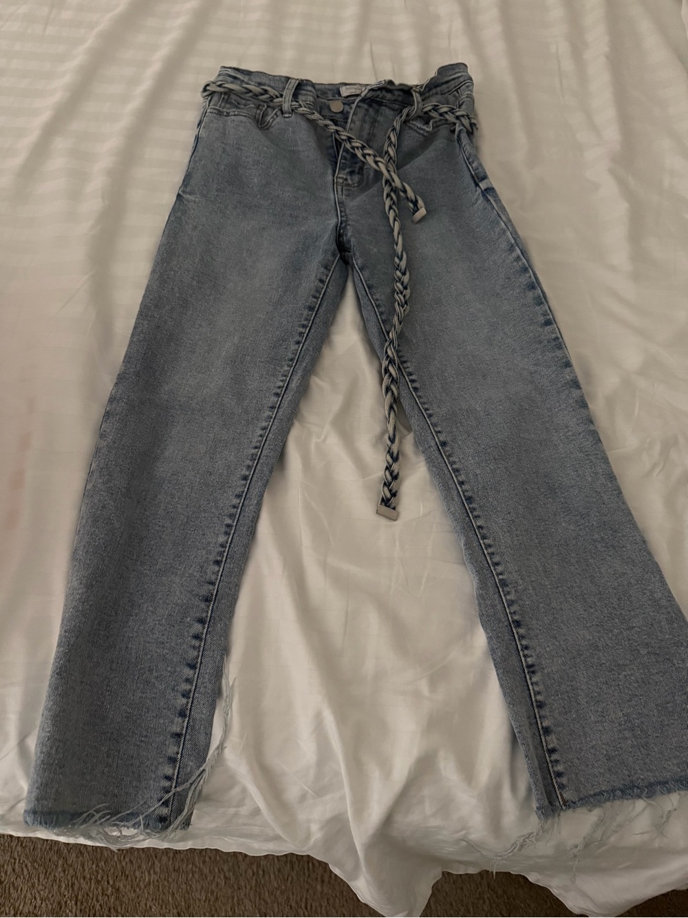 Kensie Women's Cropped Straight Jeans in Washed Blue with Braided Belt
